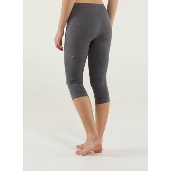 LULULEMON ATHLETICA In The Flow Crop II Size 4 - Picture 1 of 4